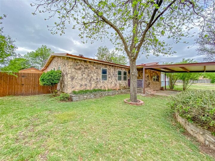 Property Photo:  1449 S 18th Street  TX 79602 