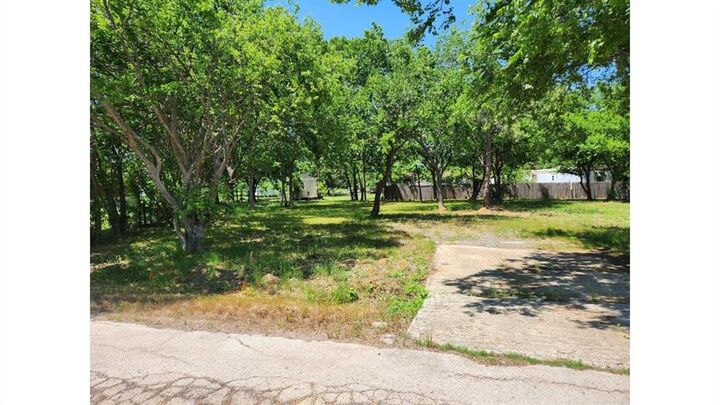 Property Photo:  4251 Thousand Oaks Drive C  TX 76226 