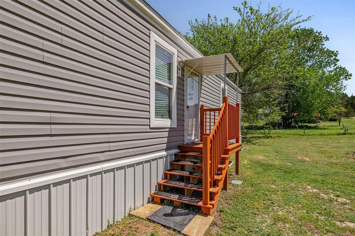 Property Photo:  707 Sun Court  TX 76049 