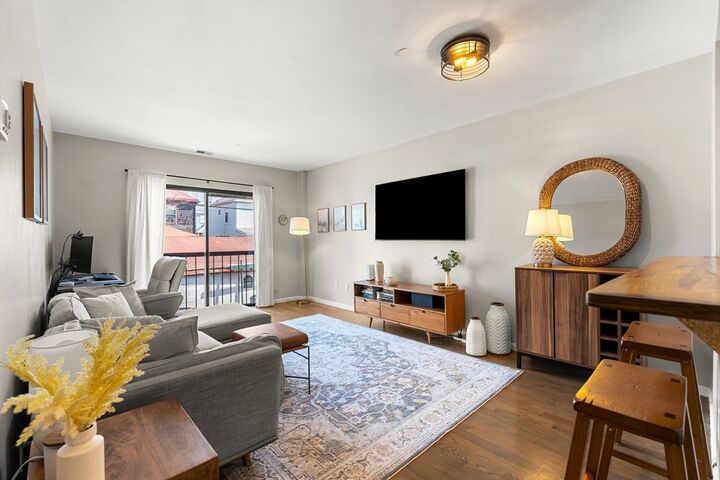 Property Photo:  315 Rantoul St 106  MA 01915 