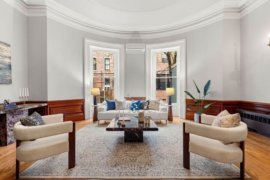 Property Photo: 121 Beacon St 2 MA 02116