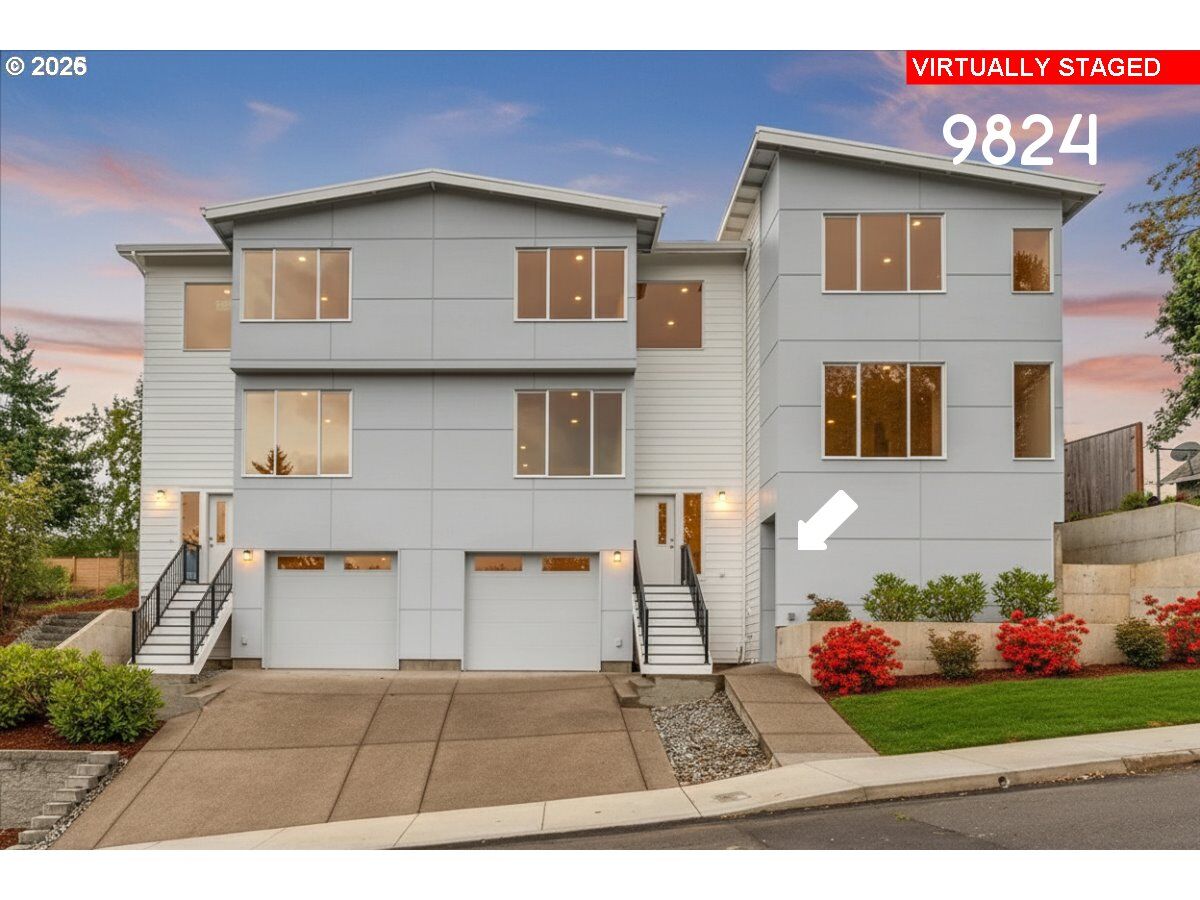 Property Photo:  9824 SW 34th Pl  OR 97219 