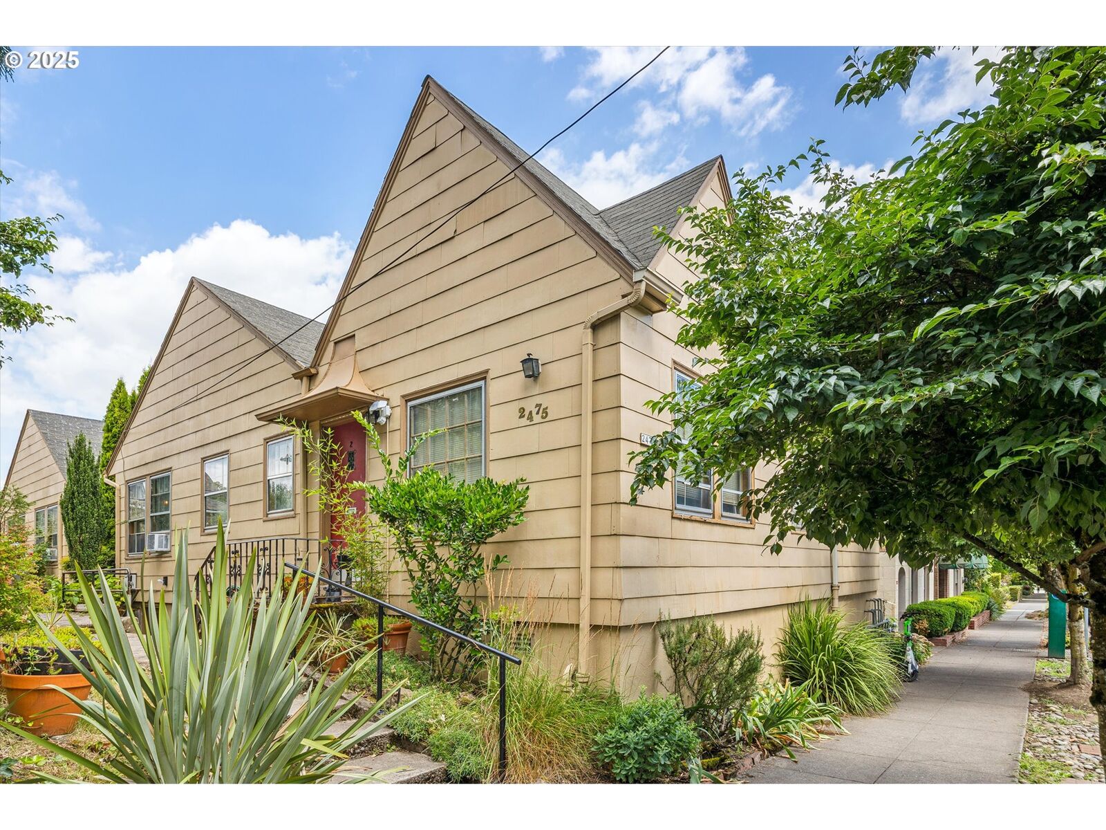 Property Photo: 2475 NW Raleigh St OR 97210