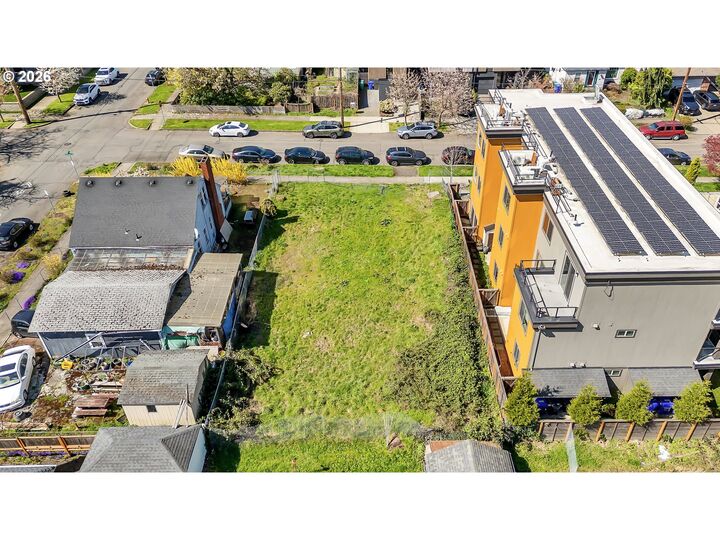 Property Photo:  6810 N Greenwich Ave  OR 97217 