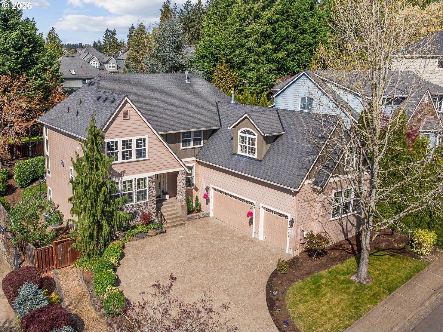 Property Photo:  10509 SW Naeve St  OR 97224 