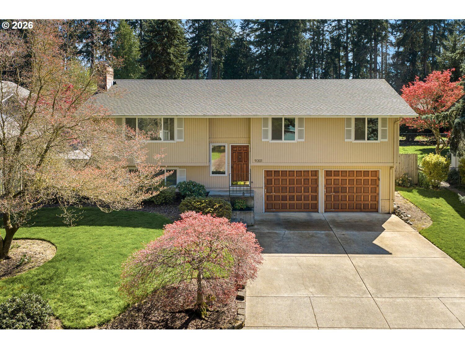 Property Photo:  9301 NE Pinecreek St  WA 98664 