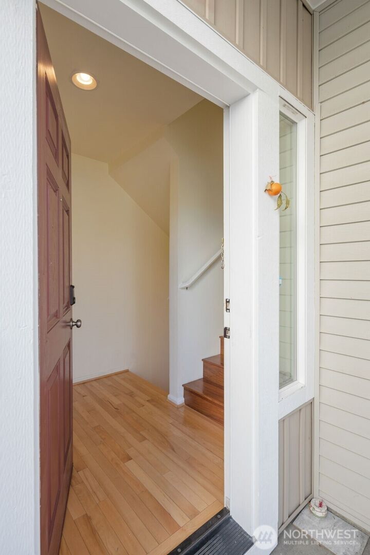 Property Photo:  6895  Holly Park Drive S  WA 98118 