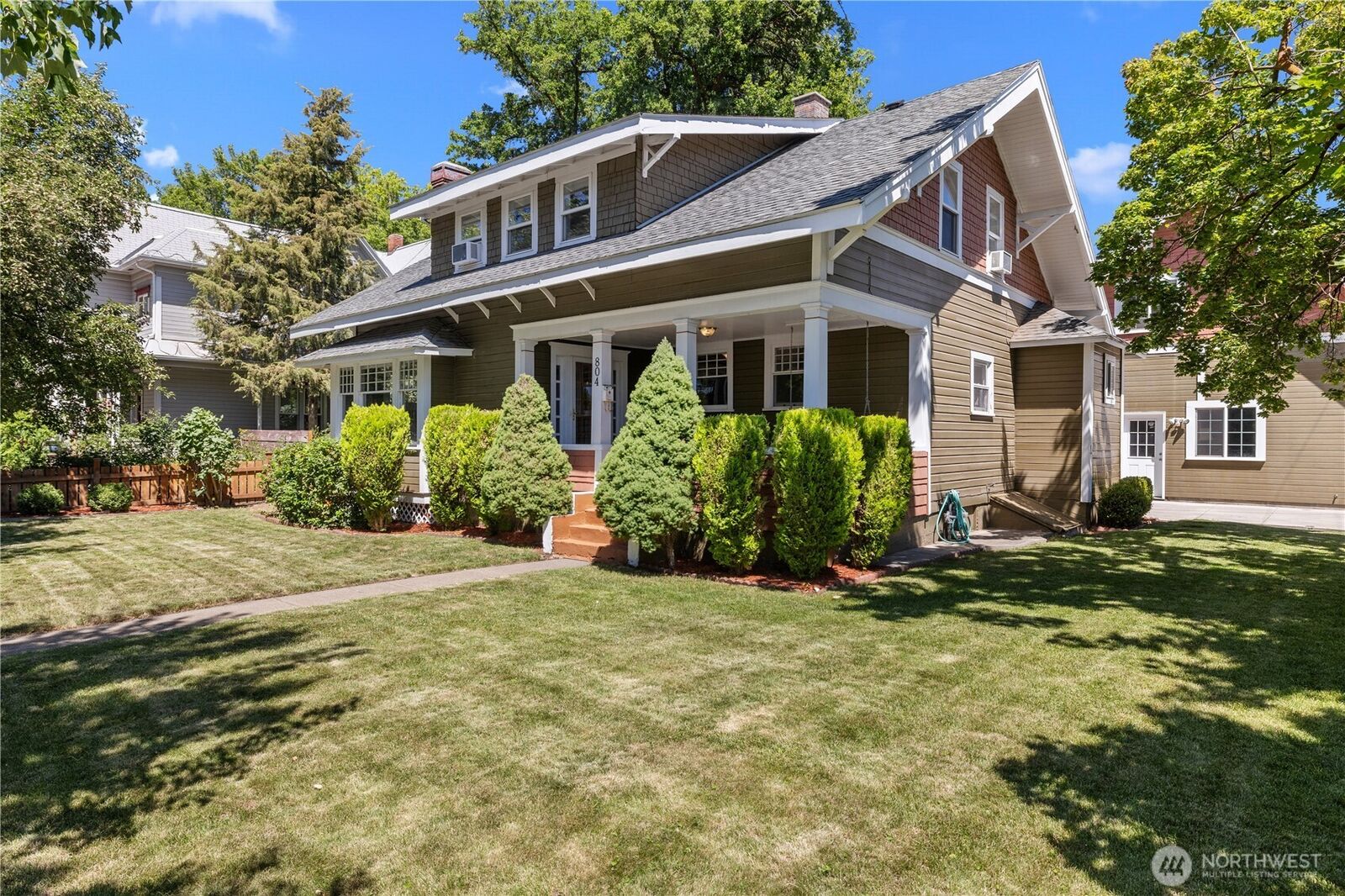 Property Photo:  804 N C Street  WA 98926 