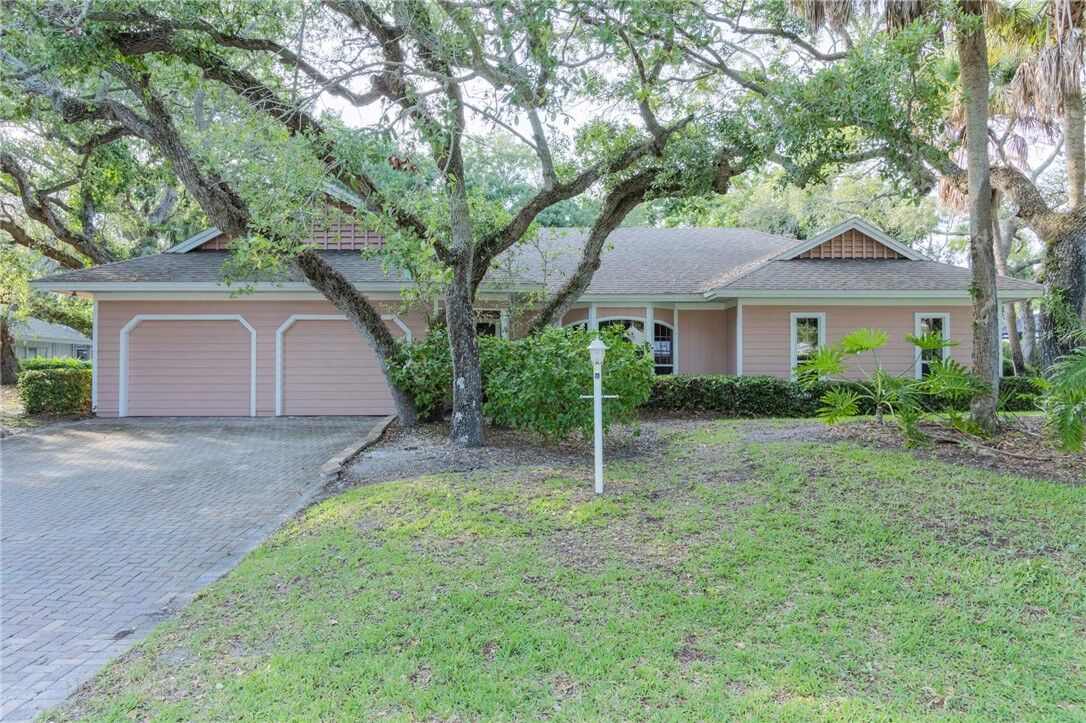 Property Photo:  1027 Mangrove Lane  FL 32963 