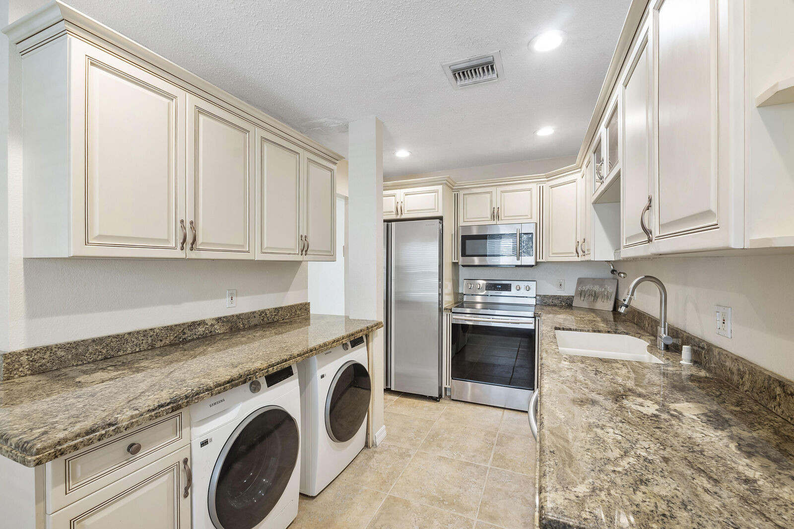 Property Photo: 1020 Citrus Way 101 FL 33445