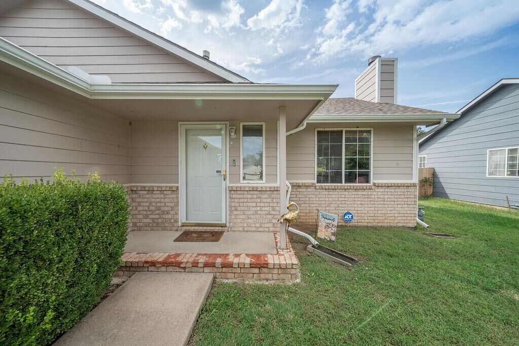 Property Photo: 5005 E 27th St N KS 67220