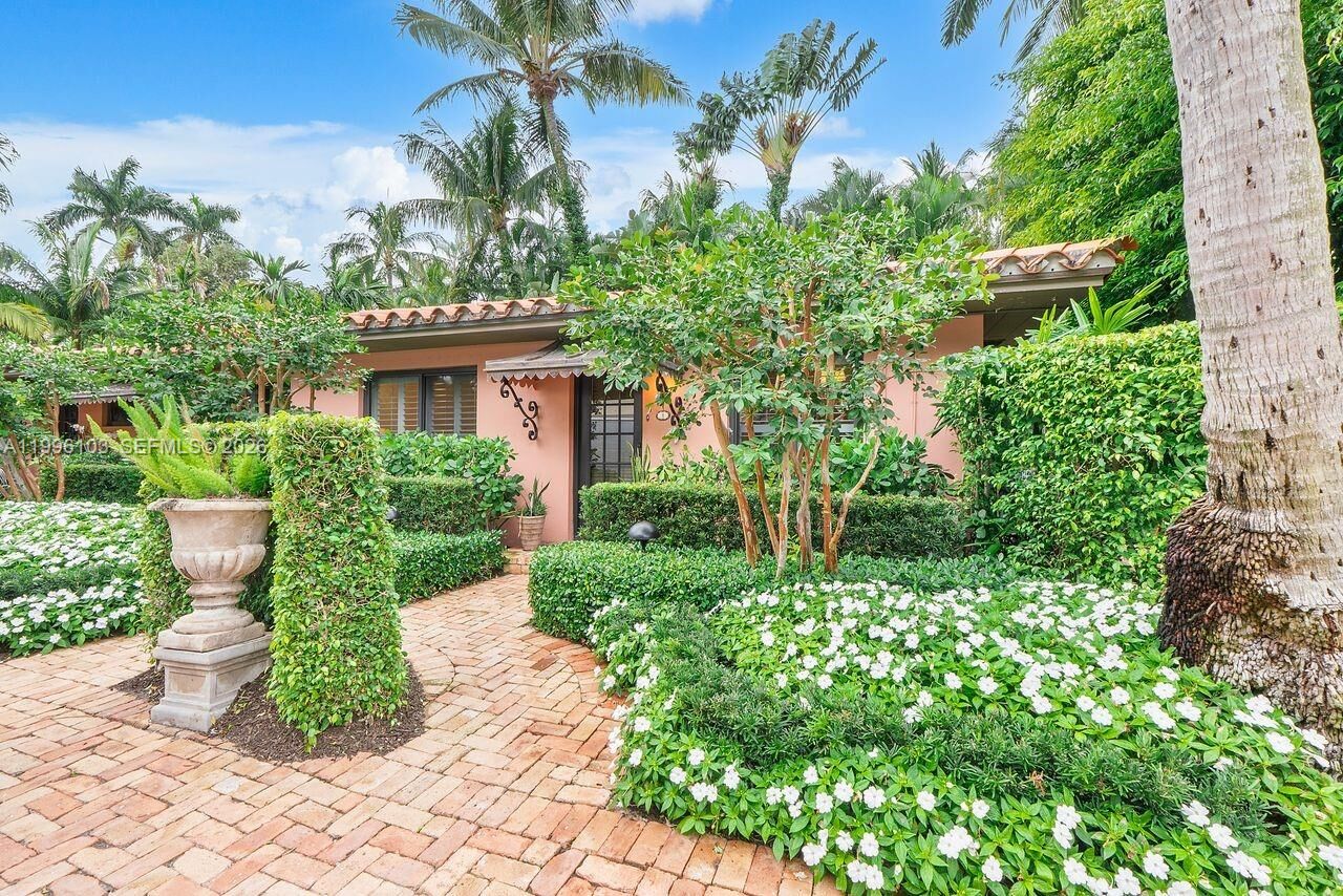 Property Photo: 226 Chilean Ave 1&2 FL 33480