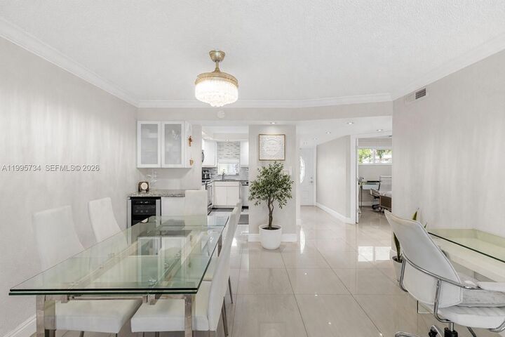 Property Photo:  9200 W Hollybrook Lake Drive 102  FL 33025 