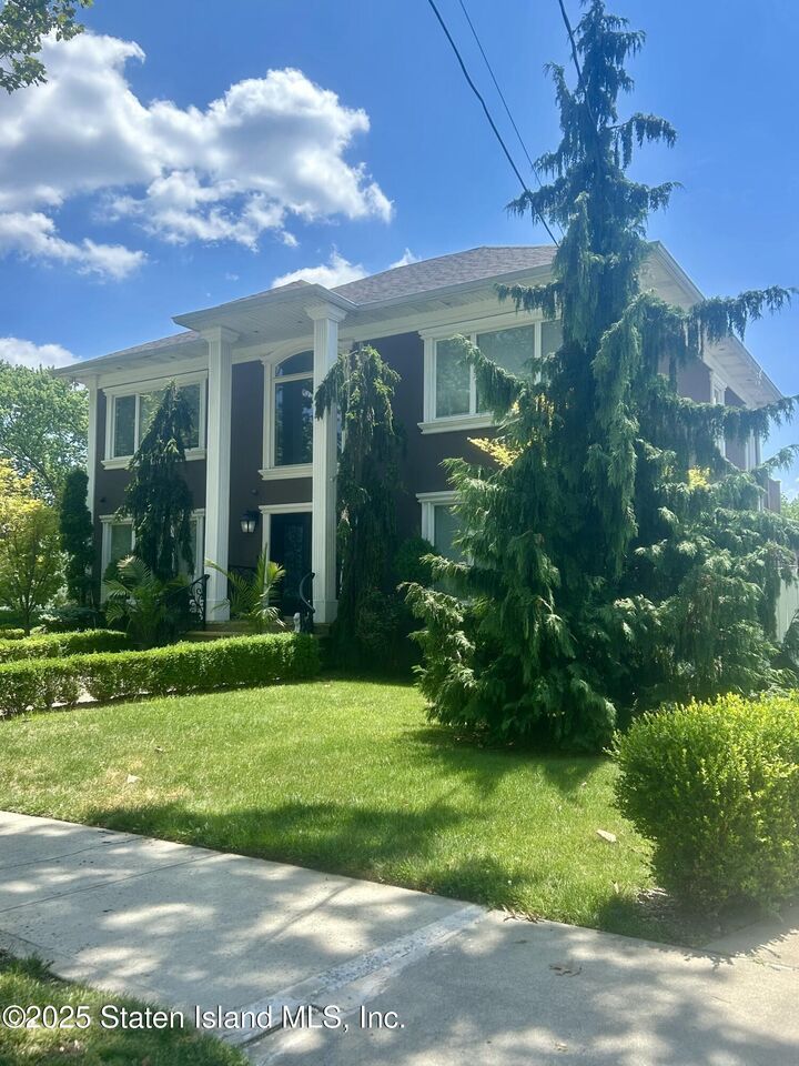 Property Photo:  66 Pleasant Plains Avenue  NY 10309 