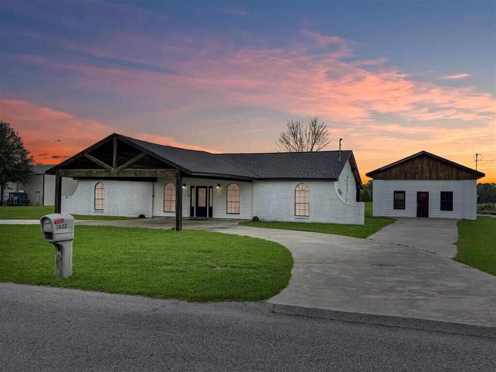 Property Photo: 2822 Wilson Drive LA 70607