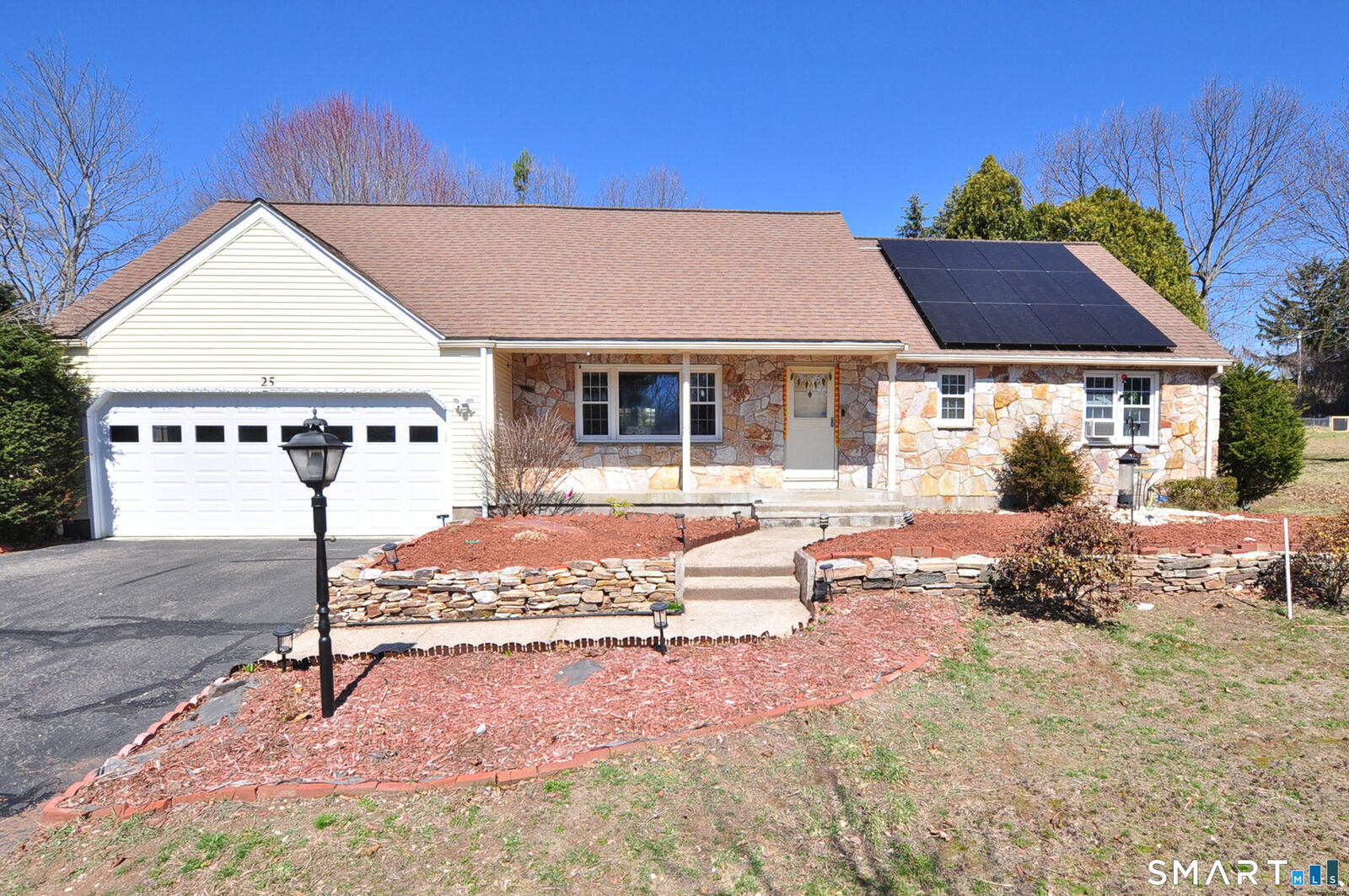 Property Photo:  25 Hampshire Drive  CT 06033 