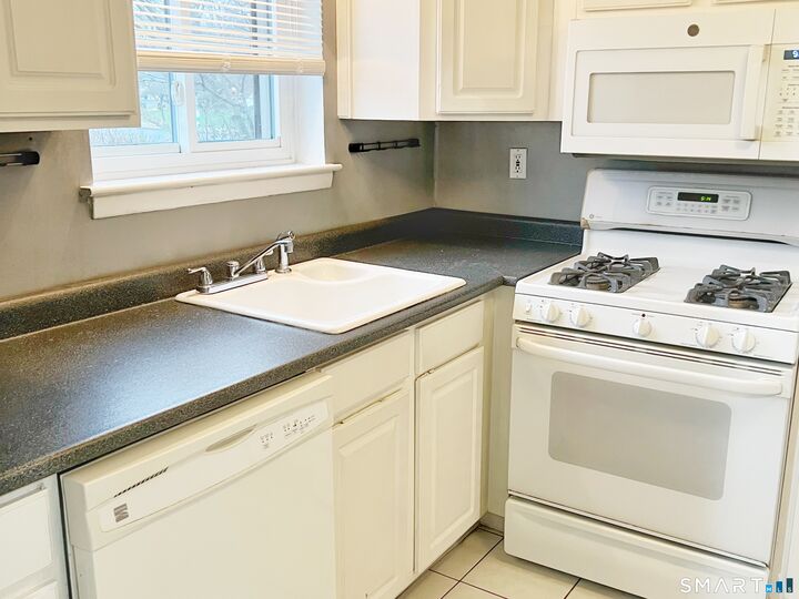 Property Photo:  94 Wakefield Circle 94  CT 06118 