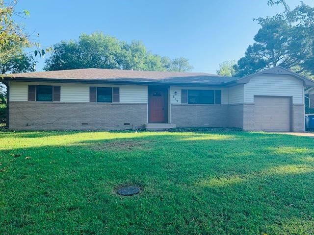 Property Photo: 619 W Cheyenne OK 74075