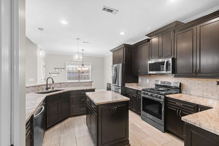 Property Photo:  217 Glen Oaks  AL 36301 