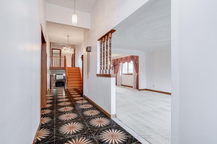 Property Photo:  704 Hillman Crescent  ON L4Y 2J2 