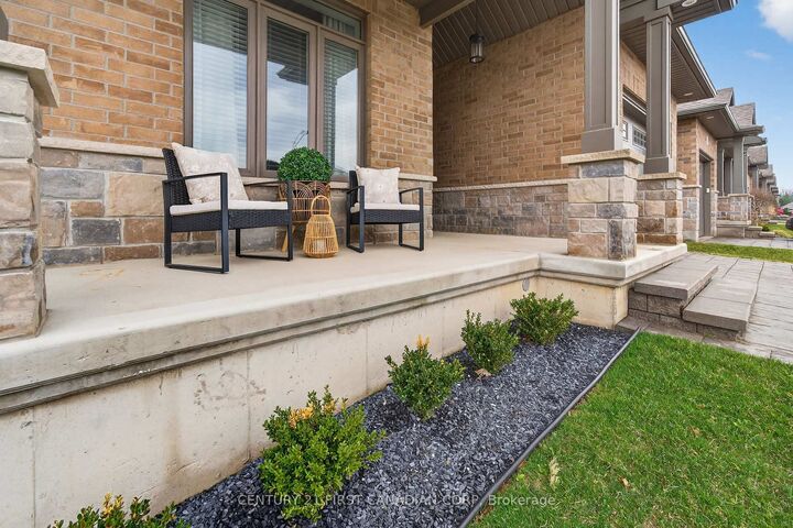 Photo de la propriété:  12-159 Collins Way Street  ON N7G 0G8 