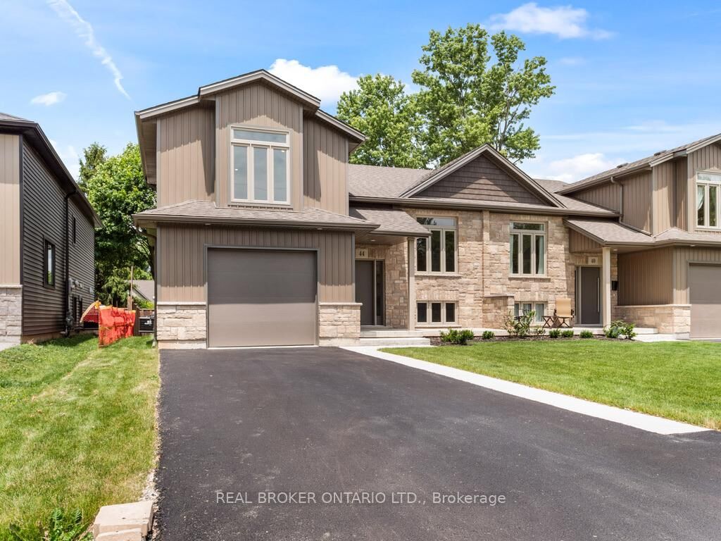 Property Photo: 44 Topham Boulevard ON L3C 3G2