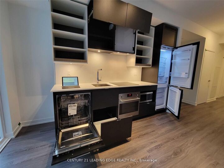 Property Photo:  20 Edward Street 722  ON M5G 0C5 