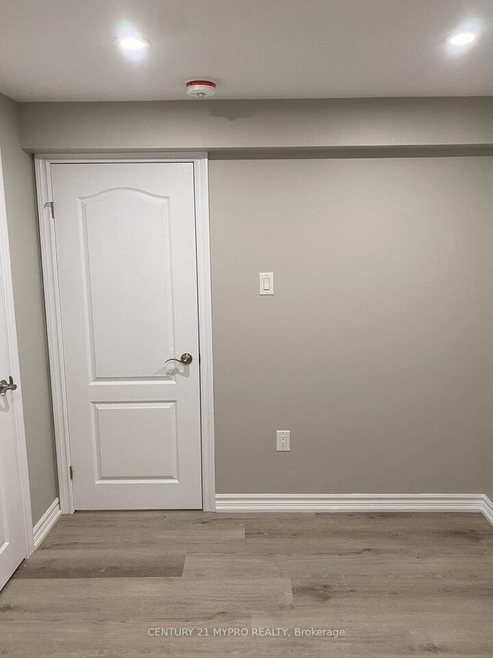 Property Photo:  16 Berger Avenue  ON L6B 0L9 