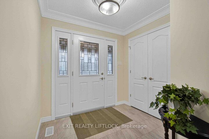 Property Photo:  320 Mullighan Gardens  ON K9K 0H2 