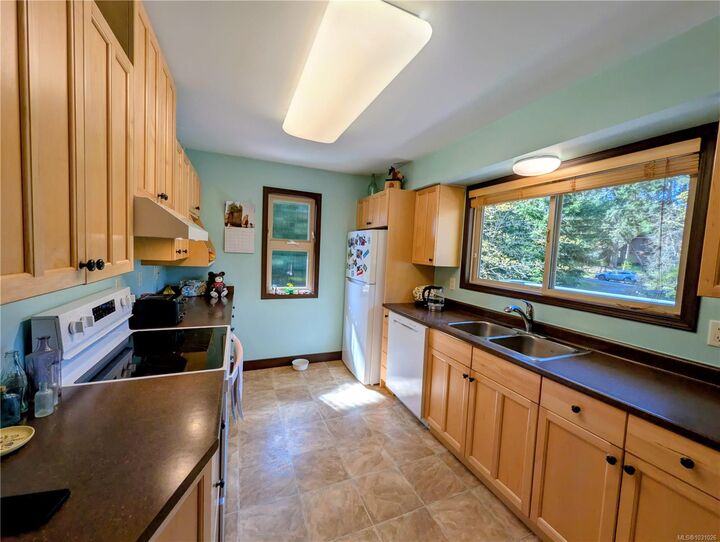 Property Photo: 2020 Grilse Rd BC V0R 1X7