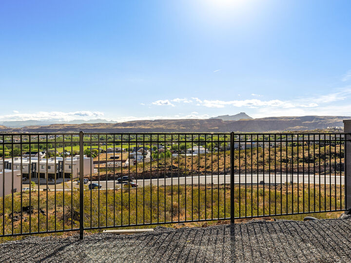 Property Photo: 2054 W 320 S UT 84737