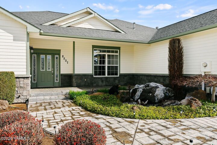 Property Photo:  8507 Midvale Rd  WA 98908 