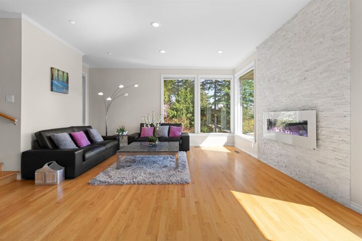 Property Photo: 4635 Caulfeild Drive BC V7W 1E9
