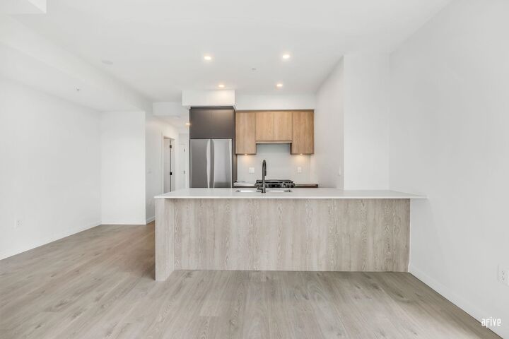 Property Photo: 6585 195A Street 401 BC V4N 6B5
