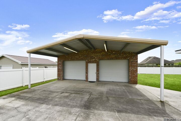 Property Photo:  40157 Parker Rd  LA 70769 