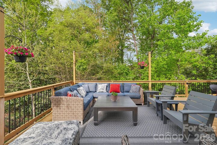 Property Photo:  4818 Fonthill Lane  NC 28210 