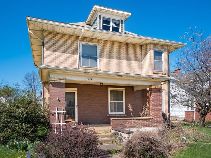 Property Photo: 219 Coshocton Avenue OH 43050