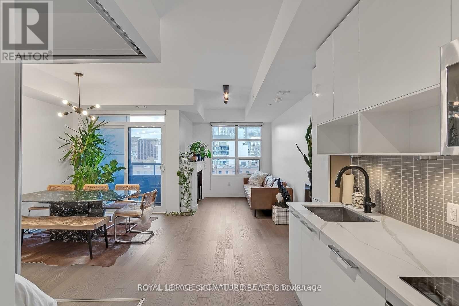 Property Photo:  501 Adelaide Street West 804  ON M5V 0R3 