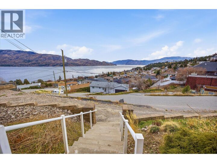 Property Photo: 3765 Lornell Crescent BC V0H 1X2