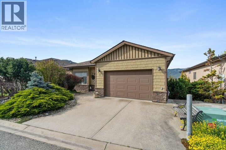 Property Photo: 881 16 Street Northeast 7 BC V1E 3L5