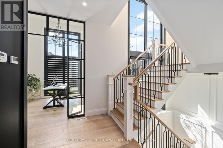 Property Photo: 868 White Pine Street ON N6G 3X9