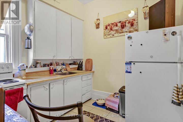Property Photo:  550 Aylmer Street North  ON K9H 3W7 