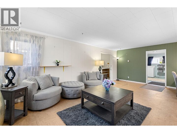 Photo de la propriété:  2498 Chapman Street  BC V1K 1J7 