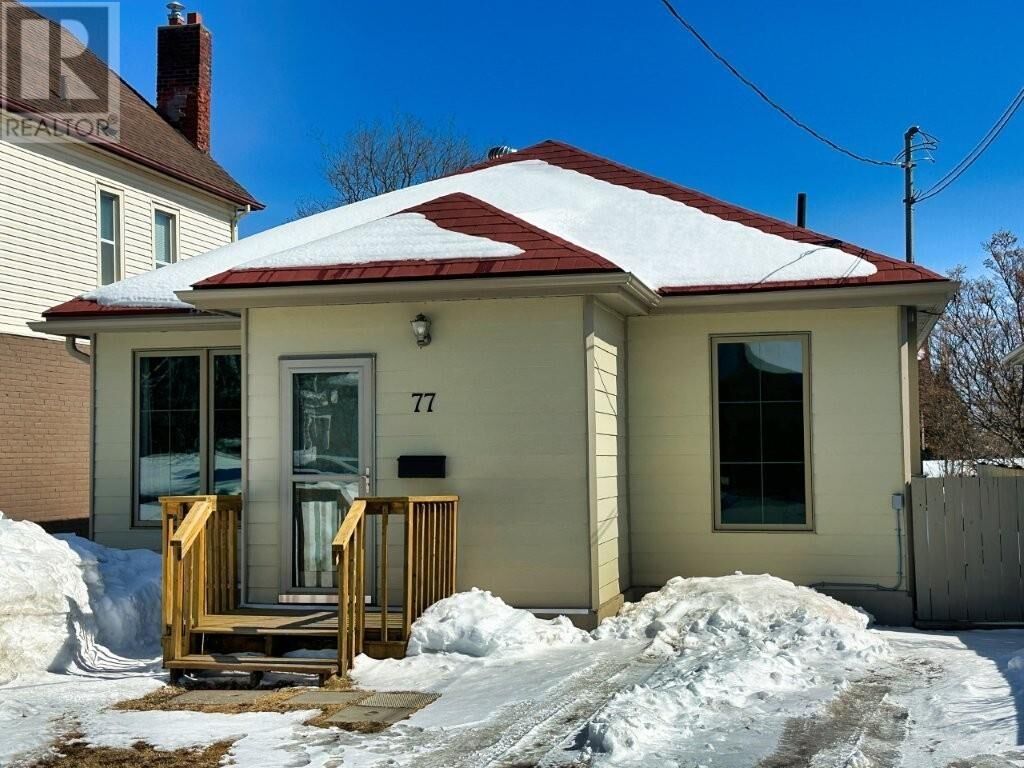 Photo de la propriété:  77 Prospect Ave  ON P7A 5L1 