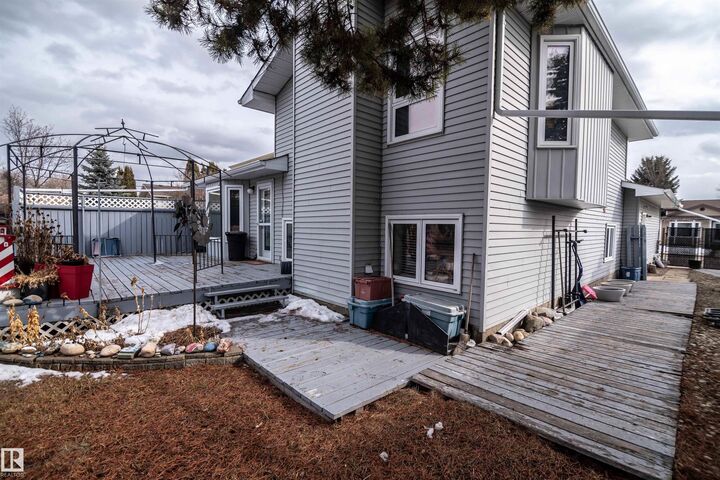 Property Photo:  18 Mathias Avenue  AB T7X 2S2 