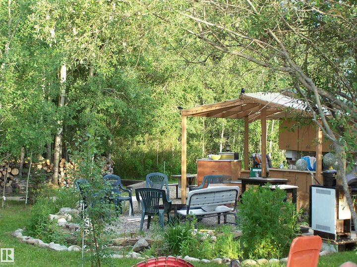 Photo de la propriété:  Main Street First Ave  AB T0E 0S0 