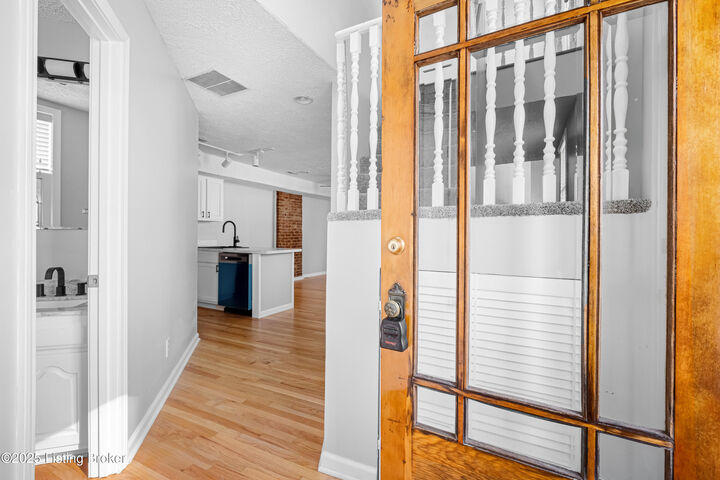 Property Photo:  1128 Cherokee Rd Apt 1A  KY 40204 