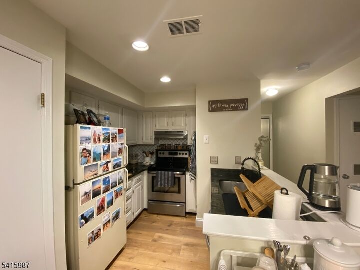 Property Photo:  13 Tansy Court  NJ 07921 