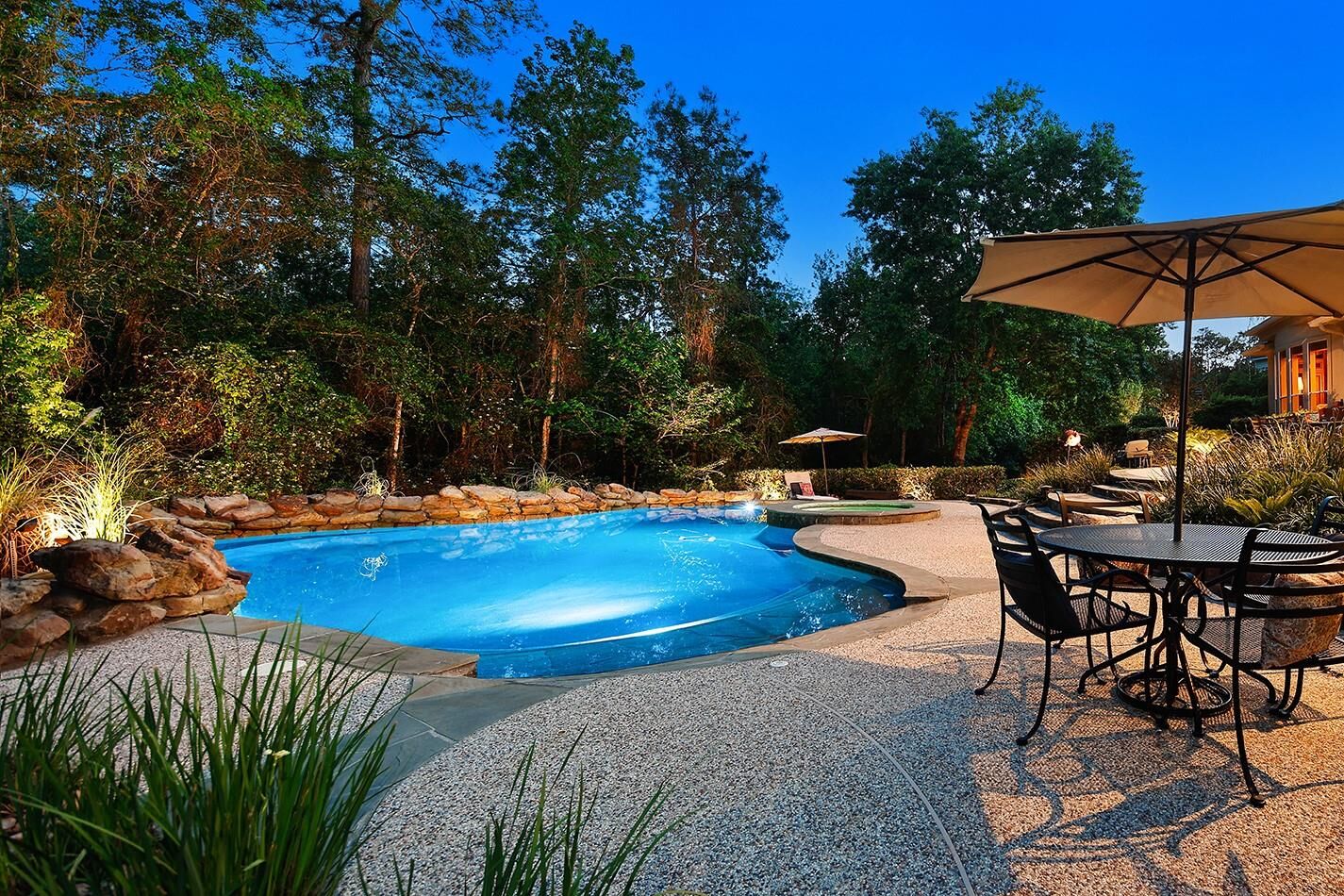 Property Photo:  122 E Bracebridge Circle  TX 77382 