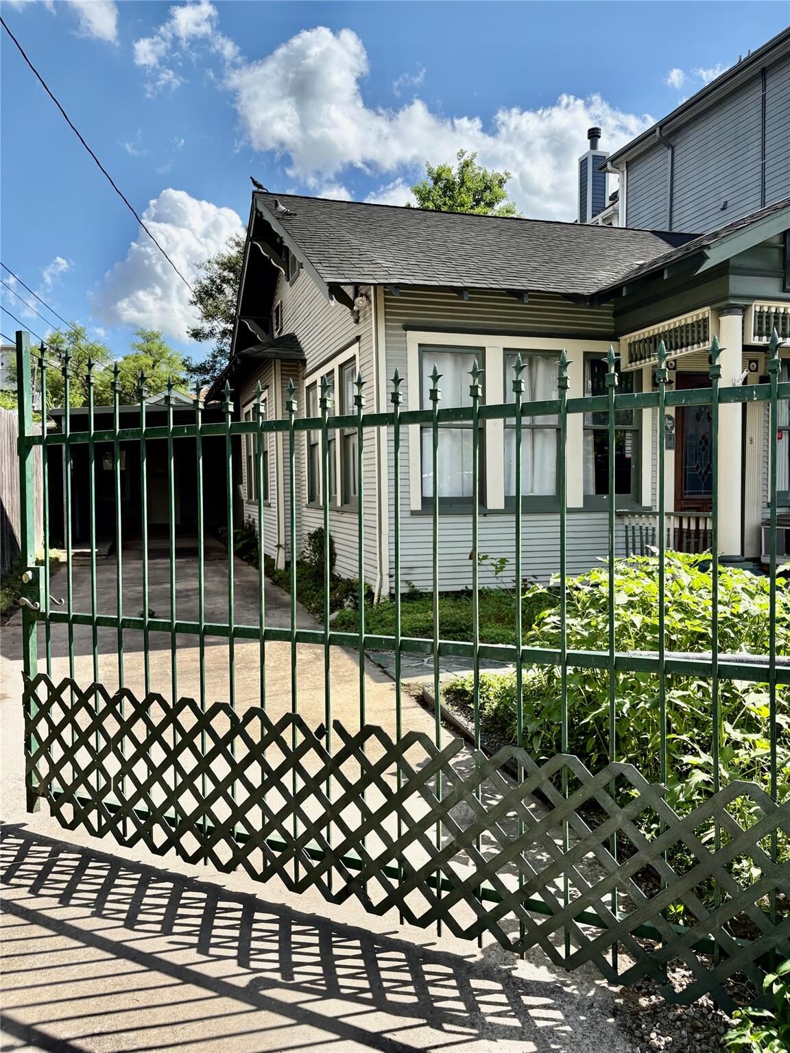 Property Photo:  1407 Nevada Street  TX 77006 